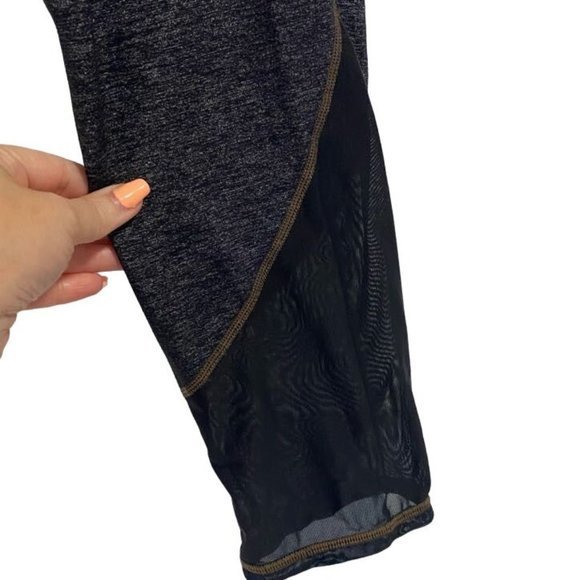 Athleta‎ High Rise Quest Mesh Chaturanga Capri Gray Legging Size L - Picture 2 of 10